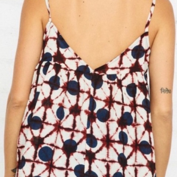 B117💙Stunning urban print design camisole w/a-line flowy fit through body💙 - Picture 4 of 7